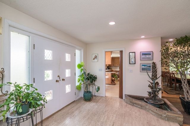 127 Magnolia Circle, Longmeadow, MA 01106