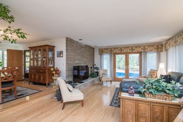 127 Magnolia Circle, Longmeadow, MA 01106
