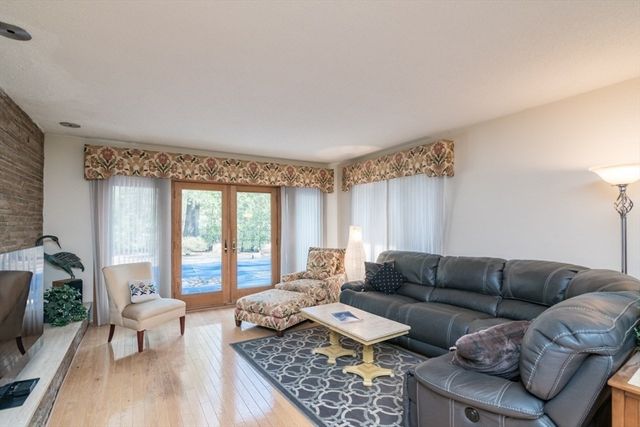 127 Magnolia Circle, Longmeadow, MA 01106