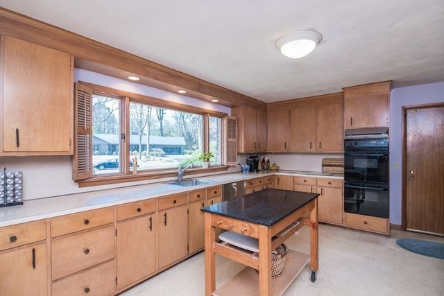 127 Magnolia Circle, Longmeadow, MA 01106