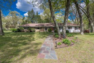 127 Magnolia Circle, Longmeadow, MA 01106