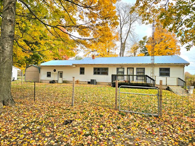 229 N Burr Oak Road, Burr Oak, MI 49030
