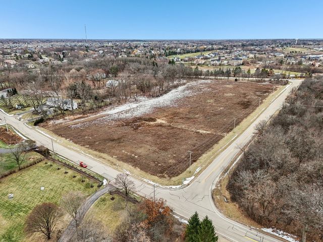 21707 W Lakeview Parkway, Mundelein, IL 60060