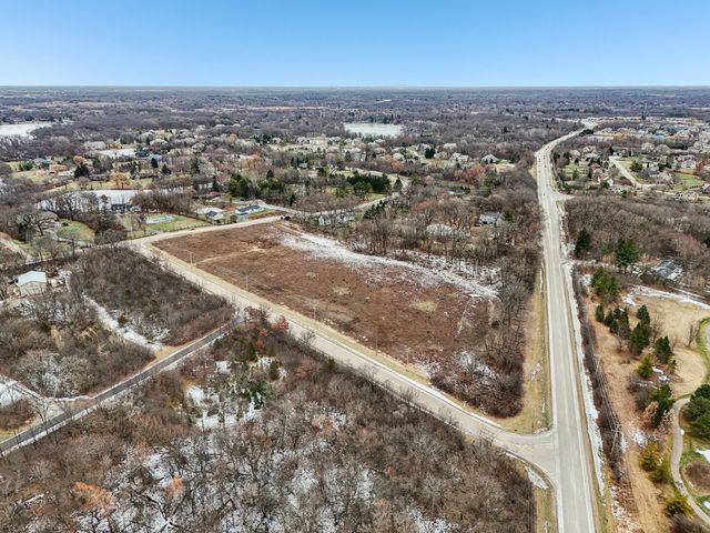 21707 W Lakeview Parkway, Mundelein, IL 60060