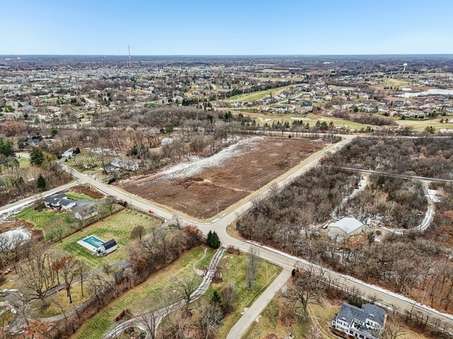 21707 W Lakeview Parkway, Mundelein, IL 60060