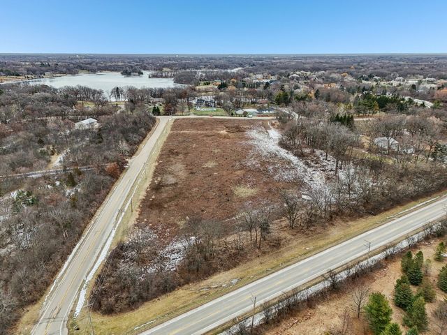 21707 W Lakeview Parkway, Mundelein, IL 60060