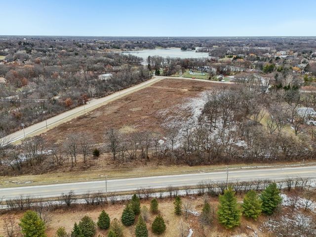 21707 W Lakeview Parkway, Mundelein, IL 60060