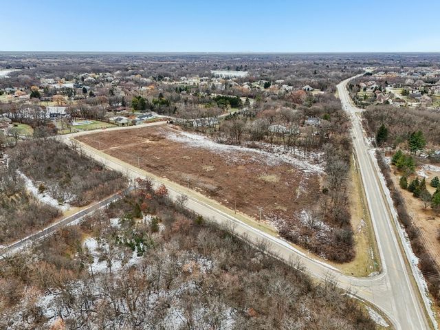 21707 W Lakeview Parkway, Mundelein, IL 60060