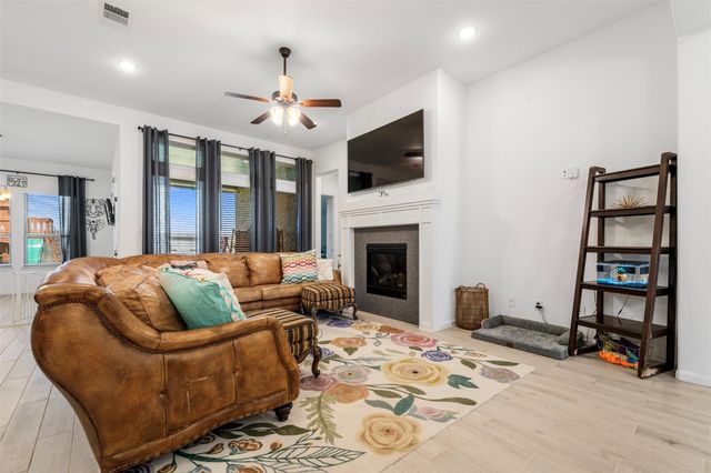 13606 Sacred Oaks Drive, Mont Belvieu, TX 77535