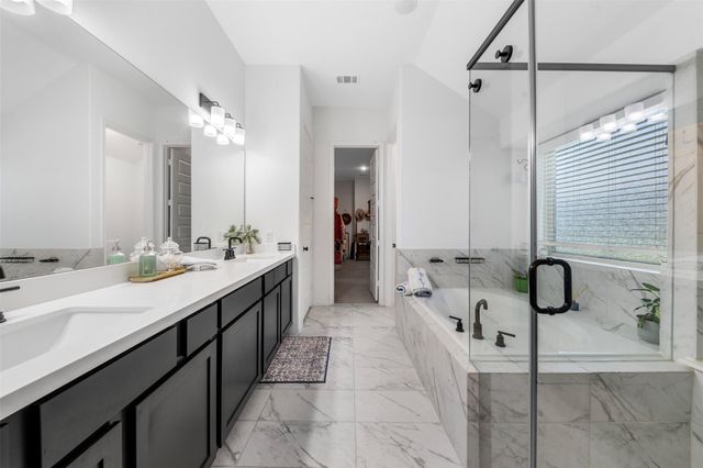 13606 Sacred Oaks Drive, Mont Belvieu, TX 77535
