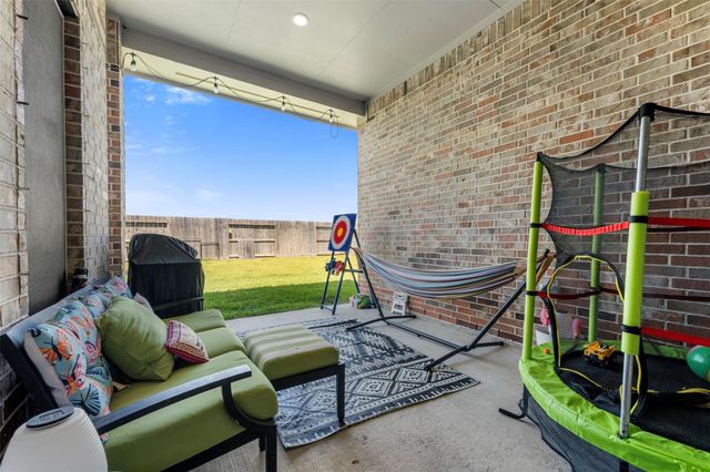 13606 Sacred Oaks Drive, Mont Belvieu, TX 77535