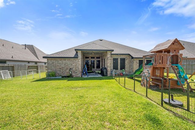 13606 Sacred Oaks Drive, Mont Belvieu, TX 77535