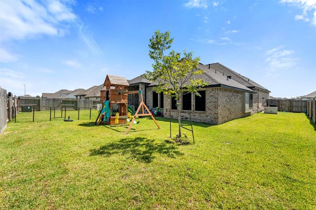 13606 Sacred Oaks Drive, Mont Belvieu, TX 77535