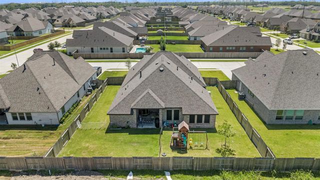 13606 Sacred Oaks Drive, Mont Belvieu, TX 77535