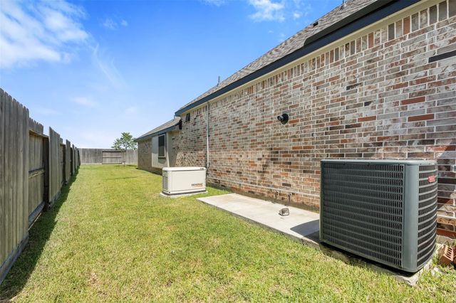 13606 Sacred Oaks Drive, Mont Belvieu, TX 77535