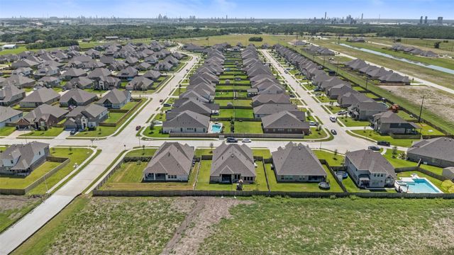 13606 Sacred Oaks Drive, Mont Belvieu, TX 77535