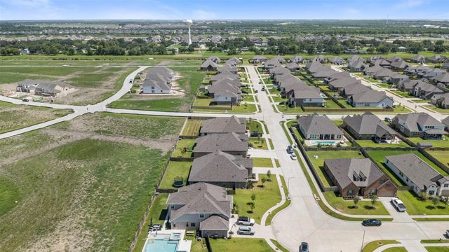 13606 Sacred Oaks Drive, Mont Belvieu, TX 77535