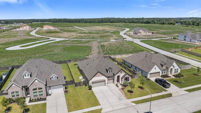 13606 Sacred Oaks Drive, Mont Belvieu, TX 77535
