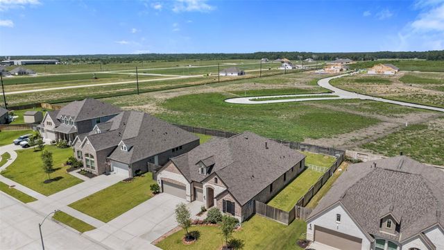 13606 Sacred Oaks Drive, Mont Belvieu, TX 77535