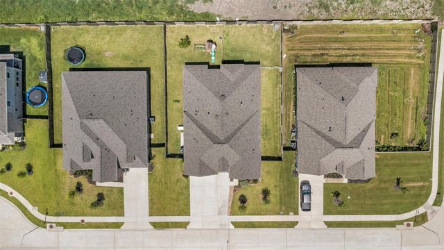 13606 Sacred Oaks Drive, Mont Belvieu, TX 77535
