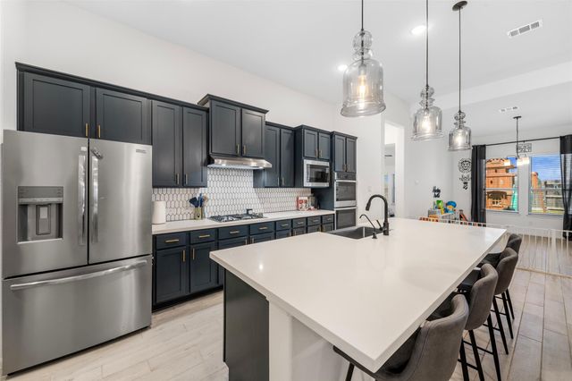 13606 Sacred Oaks Drive, Mont Belvieu, TX 77535
