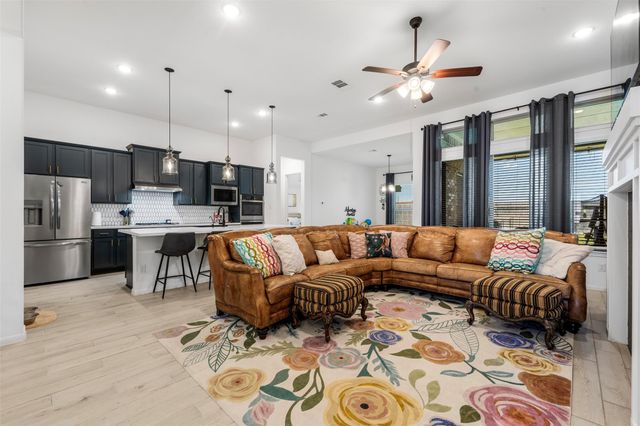 13606 Sacred Oaks Drive, Mont Belvieu, TX 77535