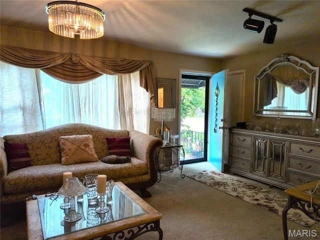 25 Godfrey Lane, Ferguson, MO 63135