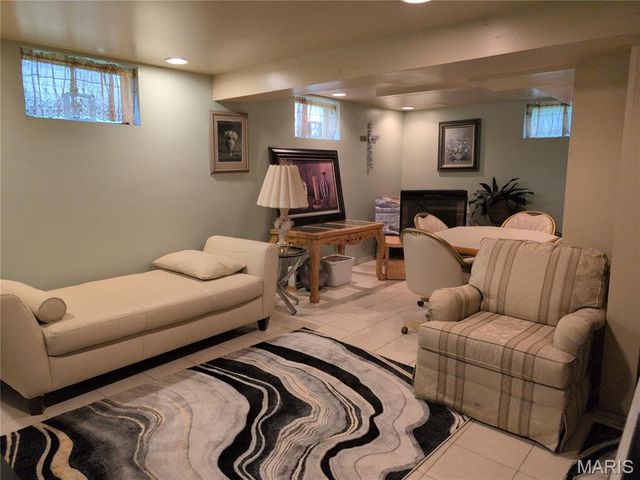25 Godfrey Lane, Ferguson, MO 63135