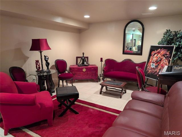 25 Godfrey Lane, Ferguson, MO 63135