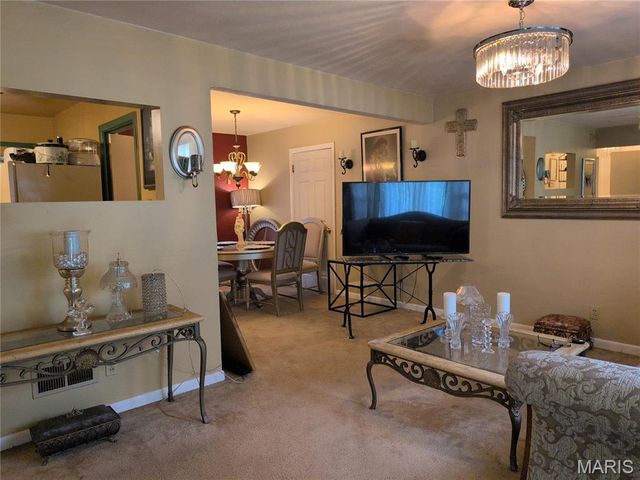 25 Godfrey Lane, Ferguson, MO 63135