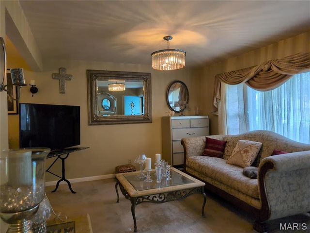 25 Godfrey Lane, Ferguson, MO 63135
