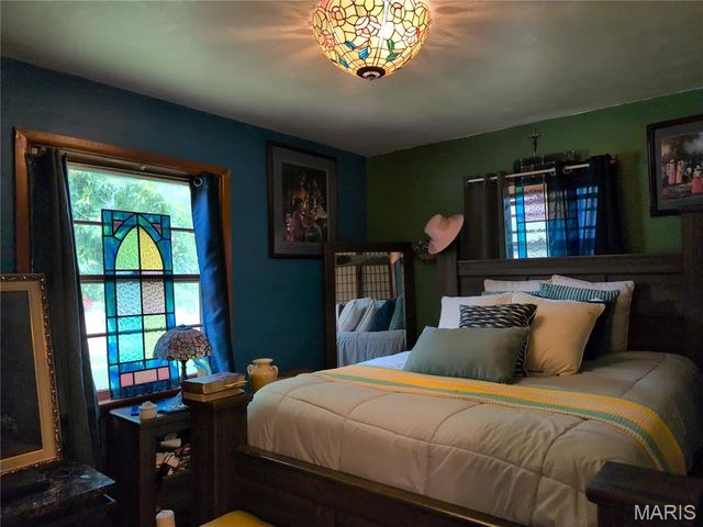 25 Godfrey Lane, Ferguson, MO 63135