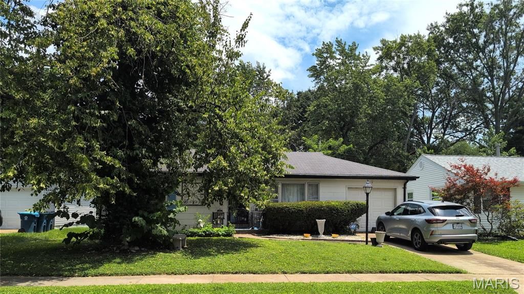 25 Godfrey Lane, Ferguson, MO 63135
