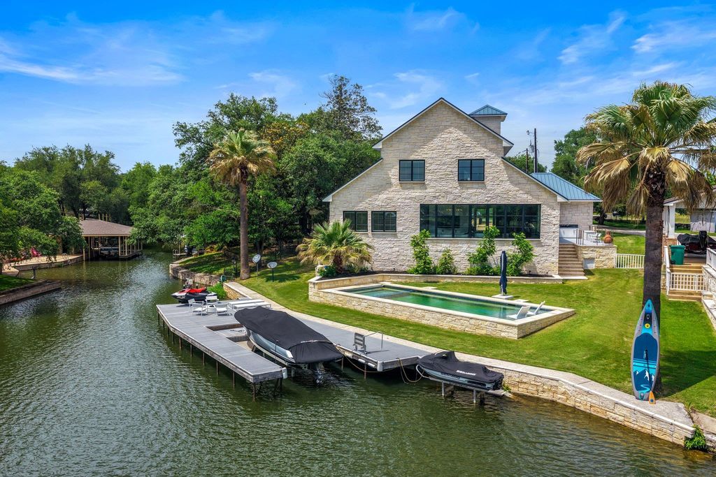 1110 County Road 132A, Kingsland, TX 78639