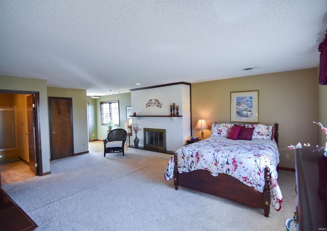 11088 S Owensville Road, Haubstadt, IN 47639