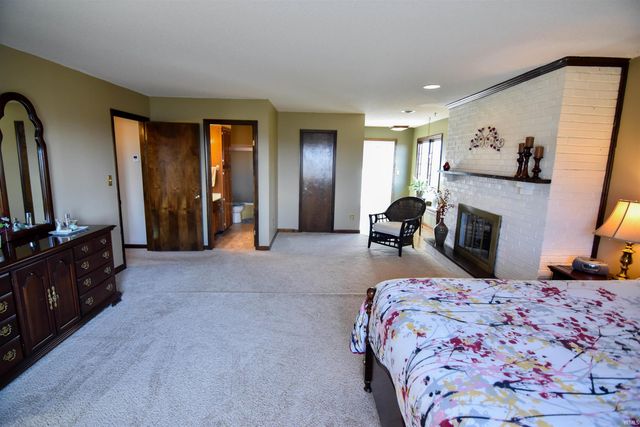 11088 S Owensville Road, Haubstadt, IN 47639