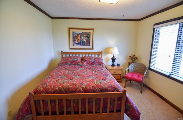 11088 S Owensville Road, Haubstadt, IN 47639