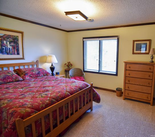 11088 S Owensville Road, Haubstadt, IN 47639