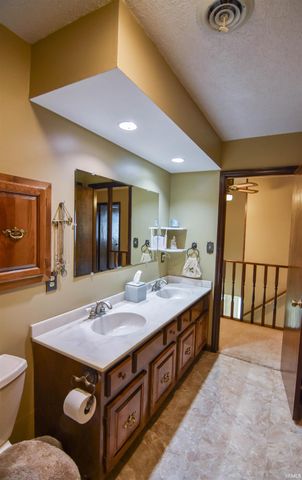 11088 S Owensville Road, Haubstadt, IN 47639