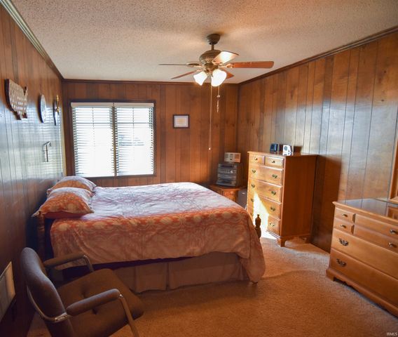 11088 S Owensville Road, Haubstadt, IN 47639