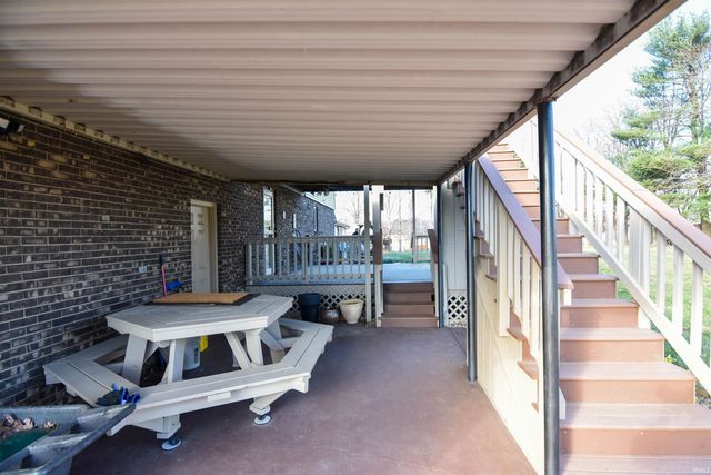 11088 S Owensville Road, Haubstadt, IN 47639