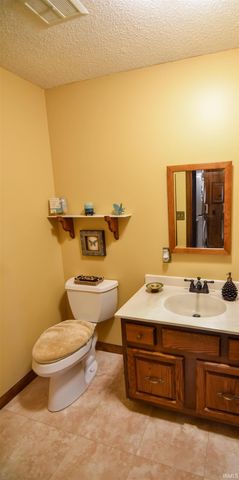 11088 S Owensville Road, Haubstadt, IN 47639