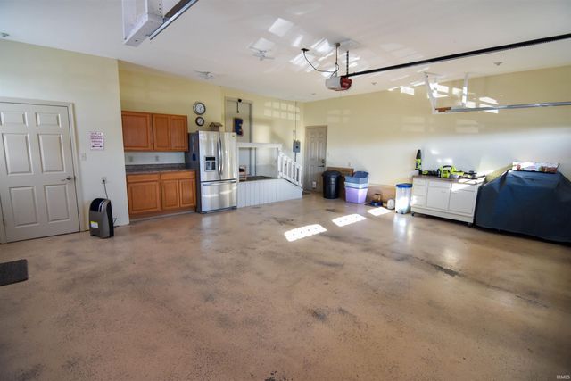 11088 S Owensville Road, Haubstadt, IN 47639