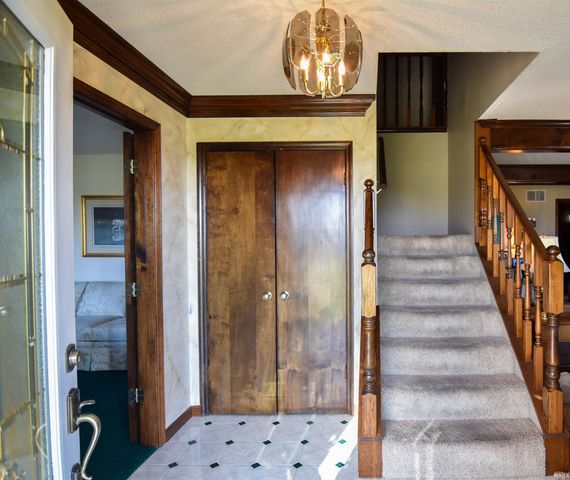 11088 S Owensville Road, Haubstadt, IN 47639