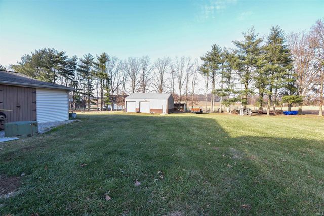 11088 S Owensville Road, Haubstadt, IN 47639