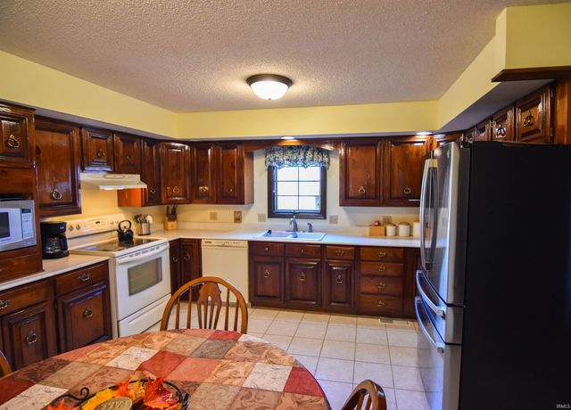 11088 S Owensville Road, Haubstadt, IN 47639