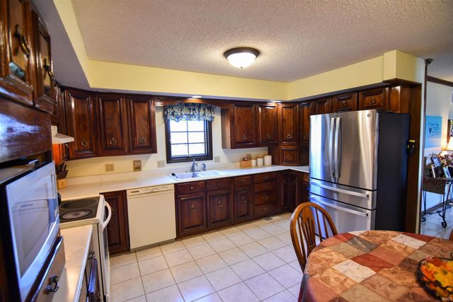 11088 S Owensville Road, Haubstadt, IN 47639