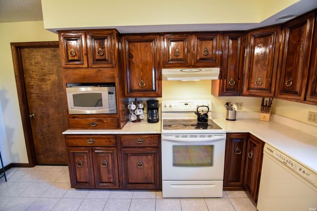 11088 S Owensville Road, Haubstadt, IN 47639