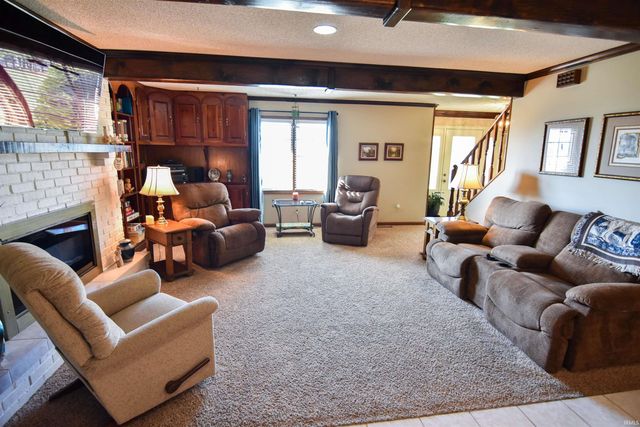 11088 S Owensville Road, Haubstadt, IN 47639