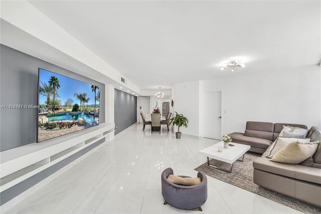 999 Brickell Bay Dr 711, Miami, FL 33131